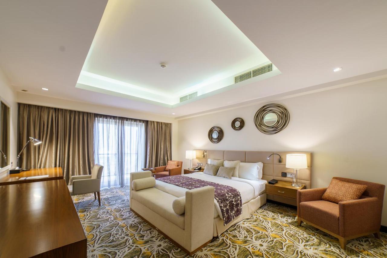 Radisson Hotel Muscat Panorama Ngoại thất bức ảnh